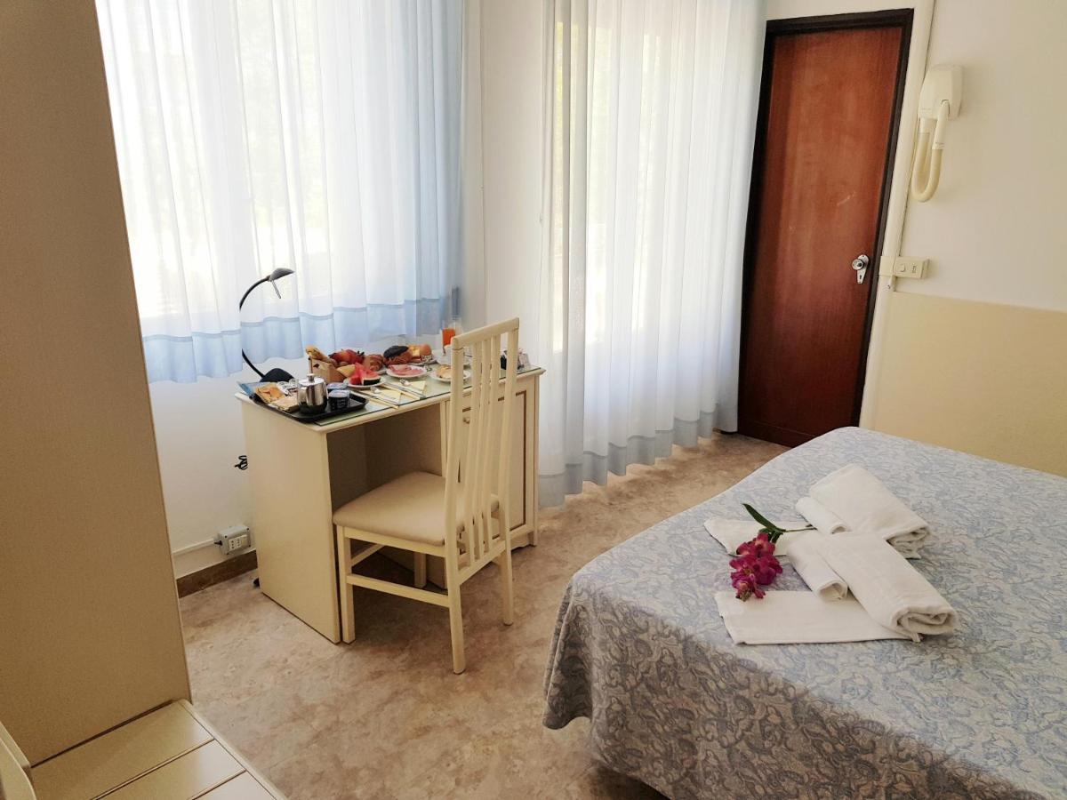 Rivazzurra Hotel Pesaro Kültér fotó